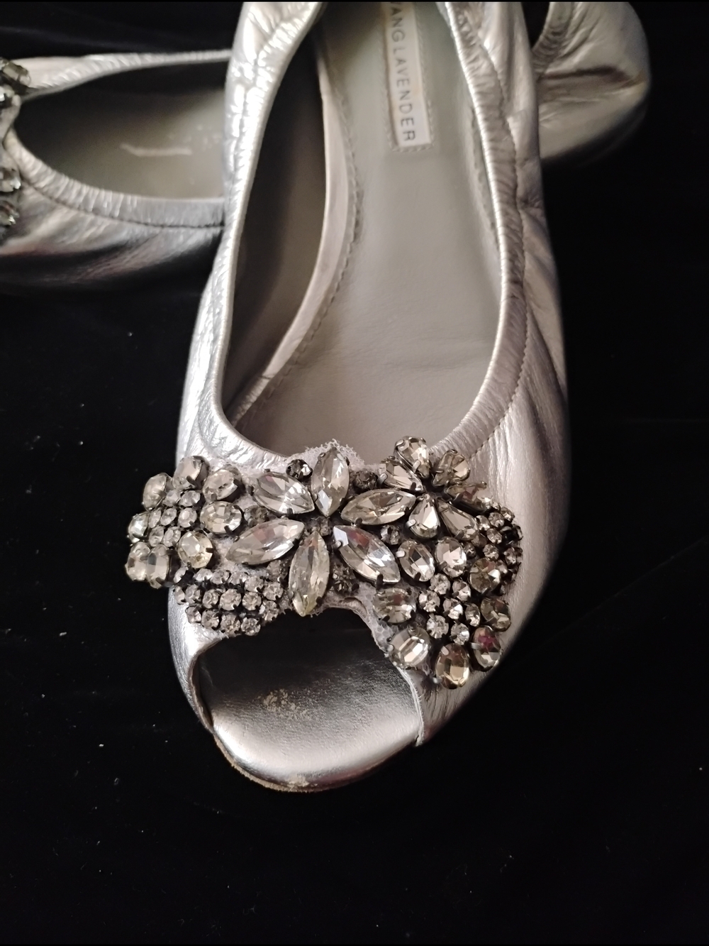 Vera Wang Silver Jeweled Peep-Toe Flats Crystals Elegant. Sz 8 - Picture 2 of 4